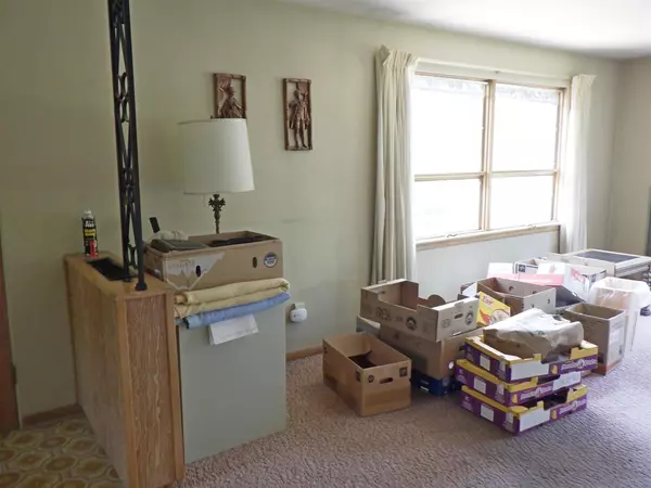 Clintonville, WI 54929,N11008 STATE RD 22