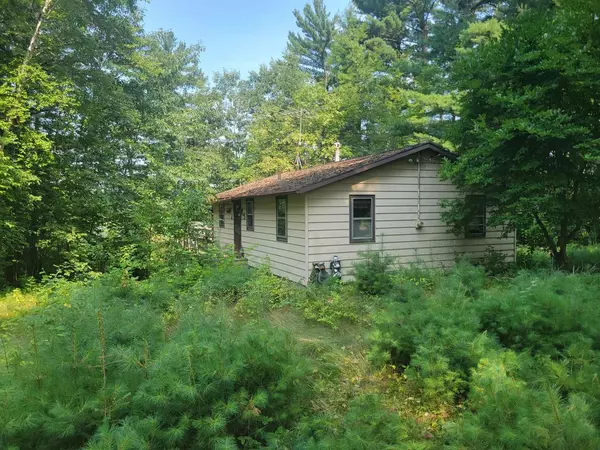 E2986 MOON LAKE COURT, Iola, WI 54945