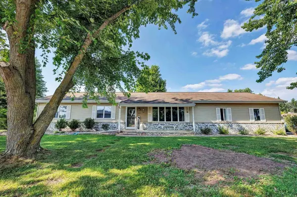 228 PINECREST COURT, Black Creek, WI 54106