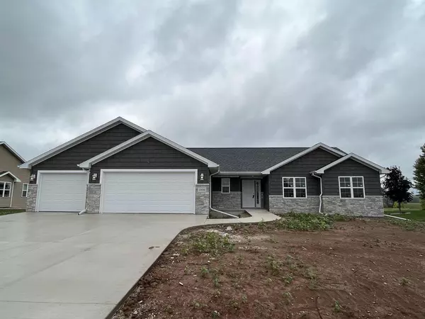 1816 LUCAS DRIVE, New London, WI 54961