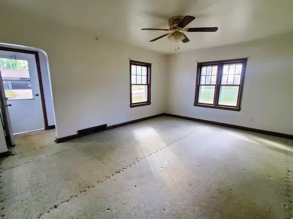 Clintonville, WI 54929,43 E 1ST STREET