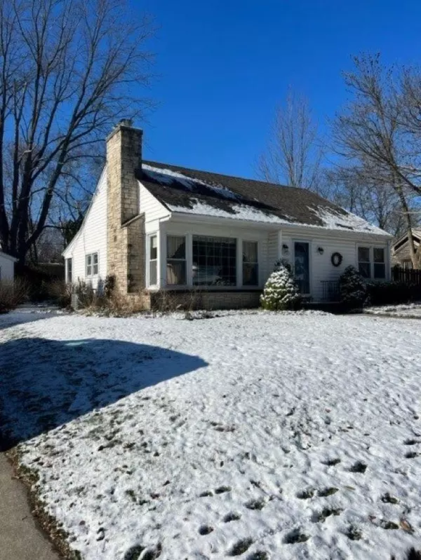 W62N345 HANOVER AVENUE, Cedarburg, WI 53012