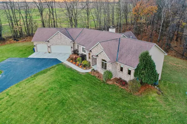E1271 E ROJAN COURT, Luxemburg, WI 54217