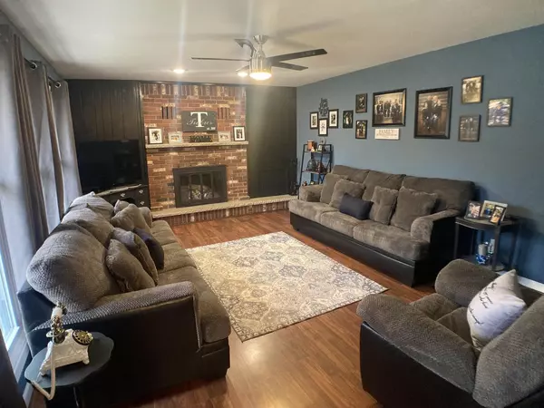 Clintonville, WI 54929,209 LAKESIDE DRIVE