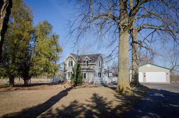 N10602 HILL TOP ROAD, Clintonville, WI 54929