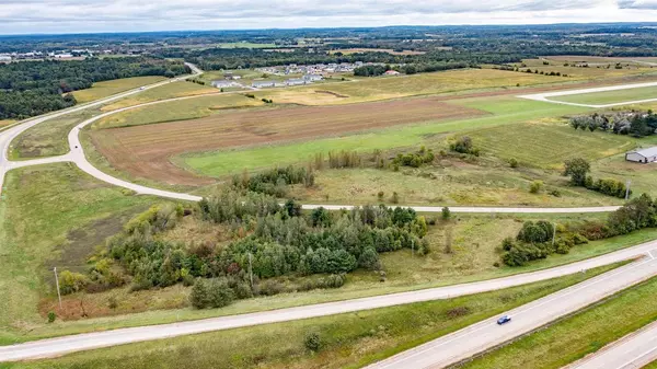 Waupaca, WI 54981,RUNWAY DRIVE