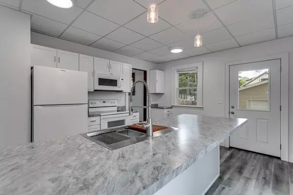 Green Bay, WI 54303,839 DOUSMAN STREET