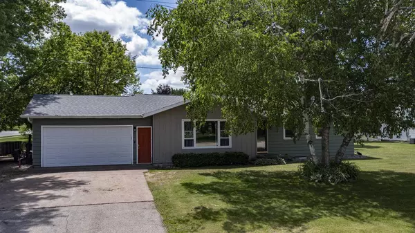 611 E MAIN STREET, Weyauwega, WI 54983