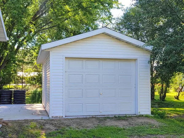 New London, WI 54961,1403 OSHKOSH STREET