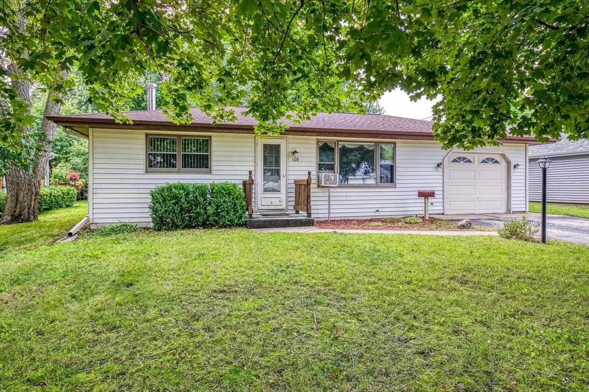 New London, WI 54961,108 E PINE STREET