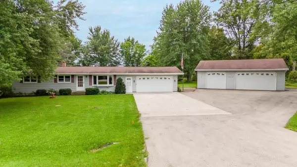 W6095 COUNTY RD S, Black Creek, WI 54106