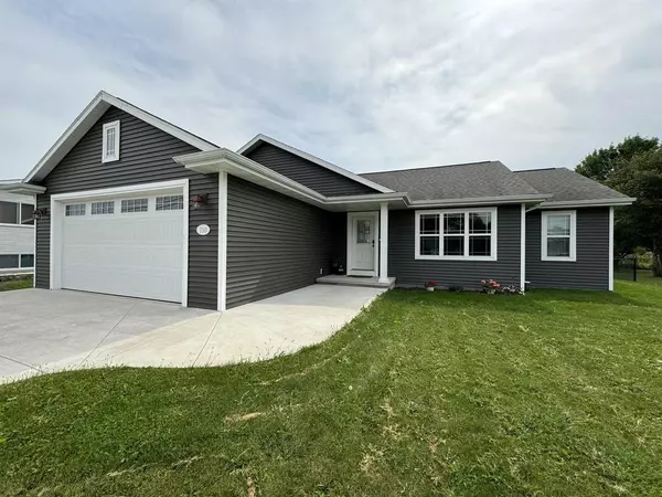 730 E SCOTT STREET, Omro, WI 54963
