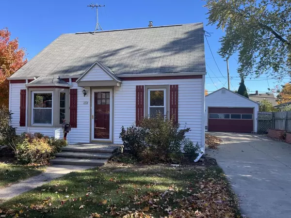 233 S PINE STREET, Kimberly, WI 54136