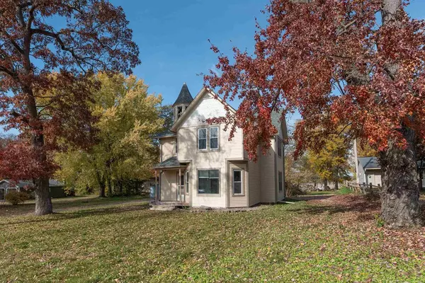 Scandinavia, WI 54977,325 LAKE STREET