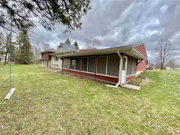 Luxemburg, WI 54217,407 3RD STREET