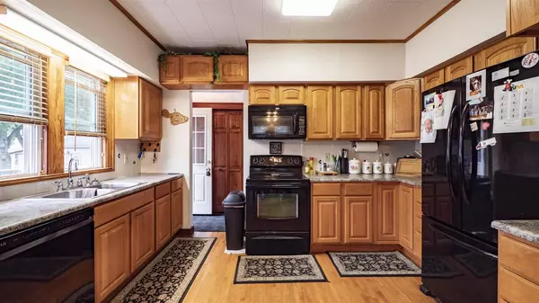 Weyauwega, WI 54983,111 E ANN STREET