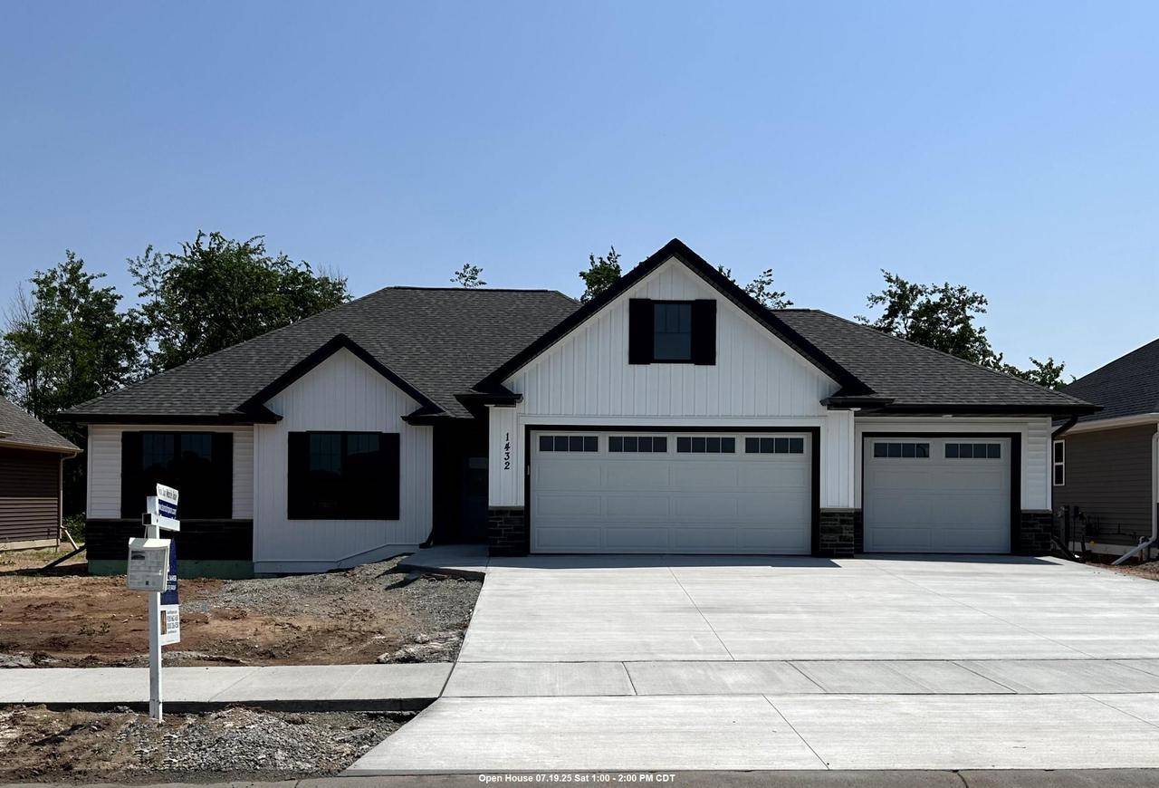 1432 CROSSROADS DRIVE, De Pere, WI 54115