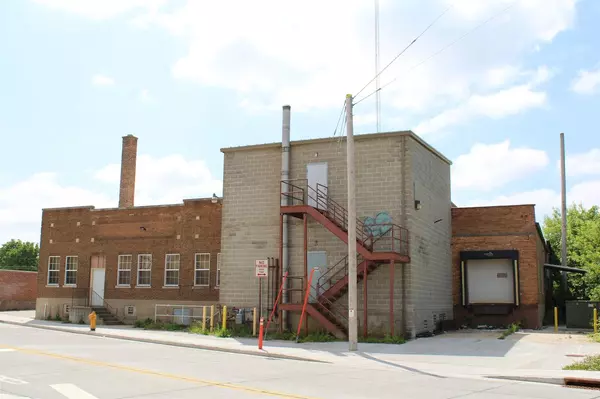 240 W DIVISION STREET, Fond Du Lac, WI 54935
