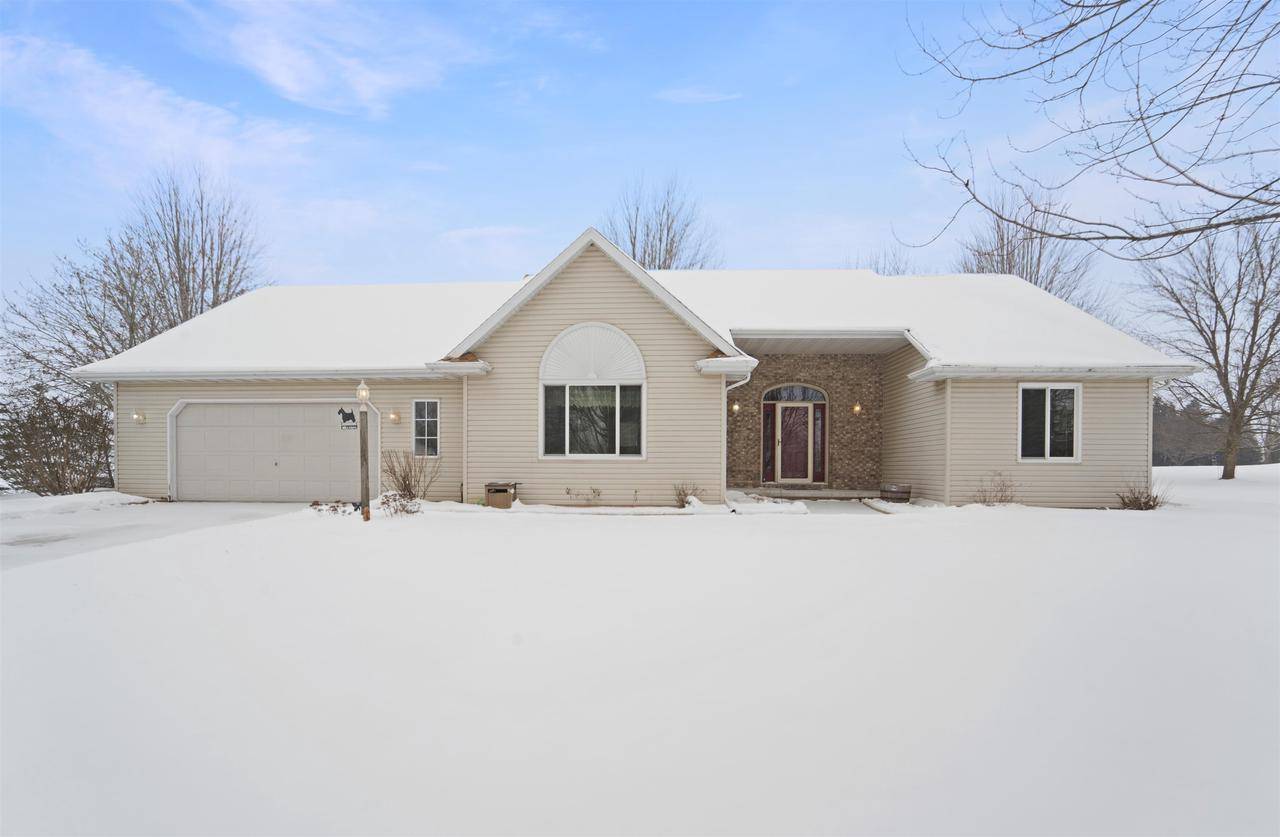 N4257 12 CORNERS ROAD, Black Creek, WI 54106