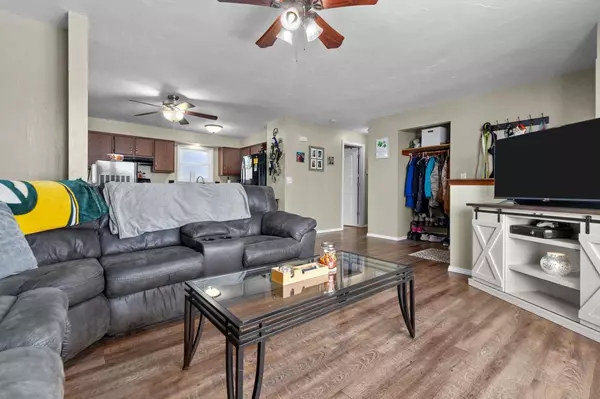 New London, WI 54961,1112 DEXTER STREET