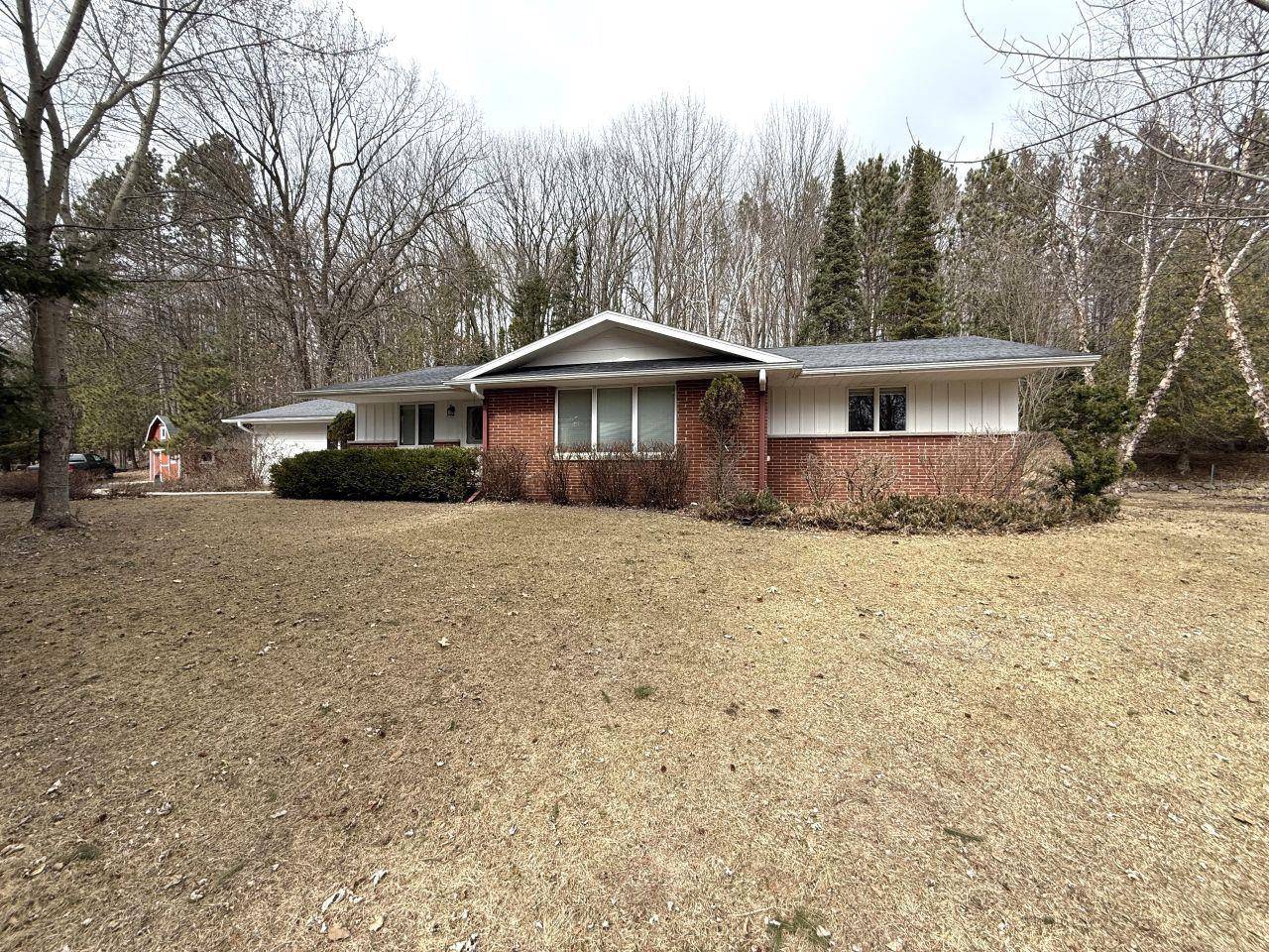 1300 PARK HILL DRIVE, Gresham, WI 54128