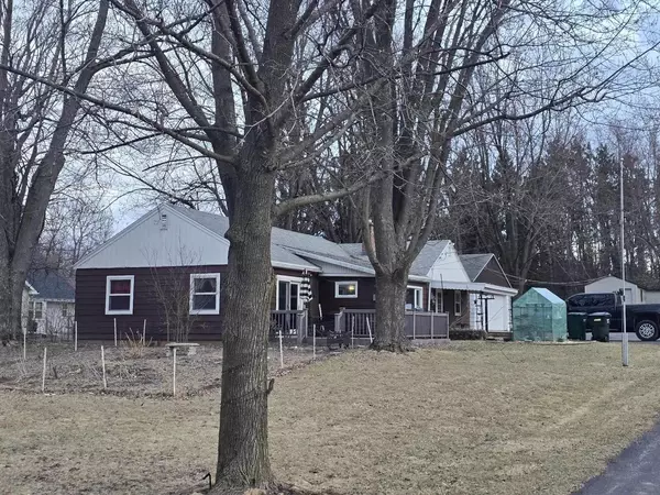 1820 PERSHING ROAD, New London, WI 54961