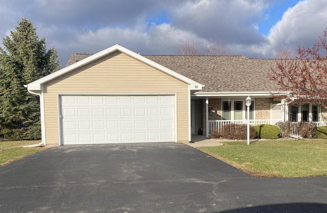 37 KINGS CREST LANE, Fond Du Lac, WI 54935