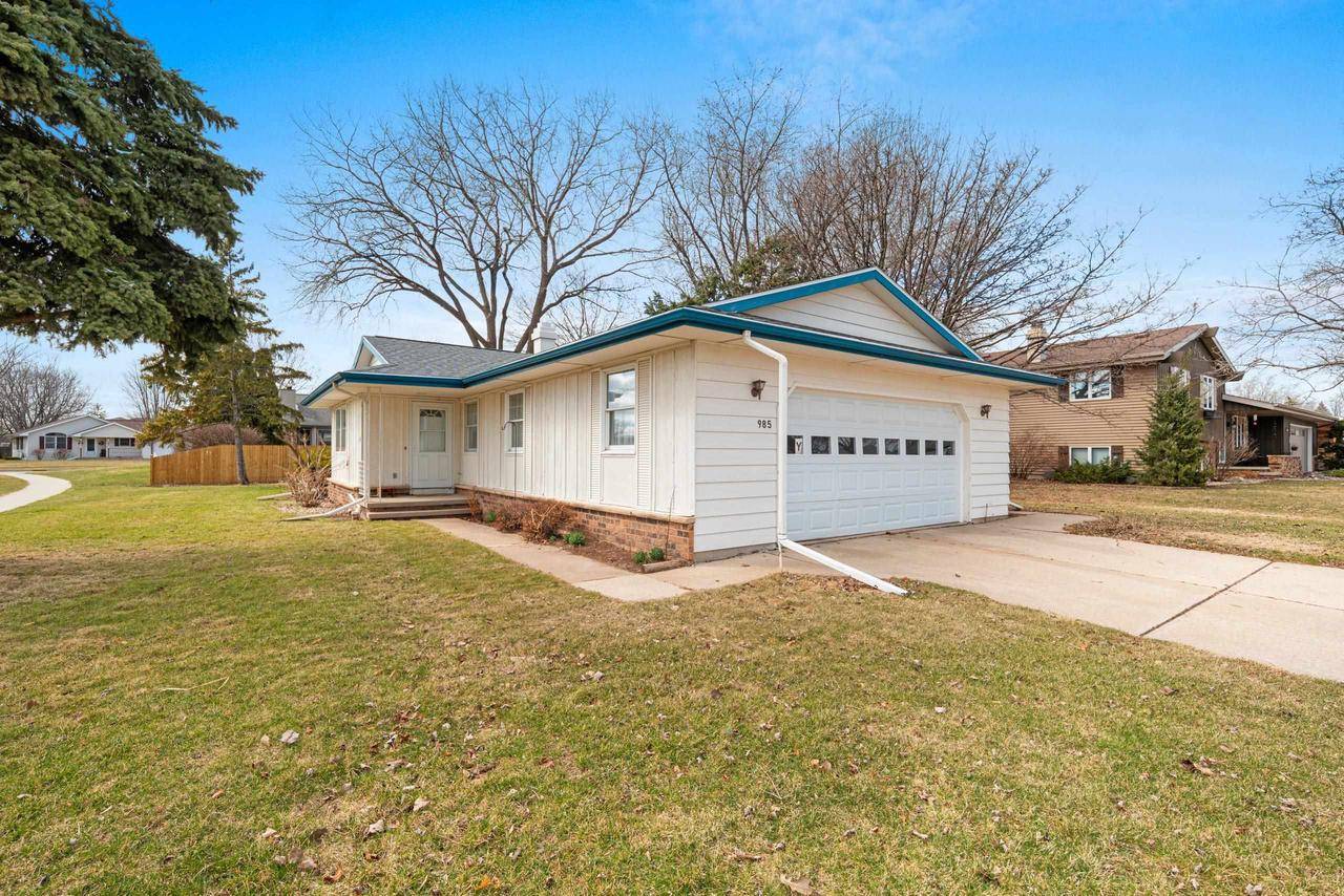 985 N WESTFIELD STREET, Oshkosh, WI 54902