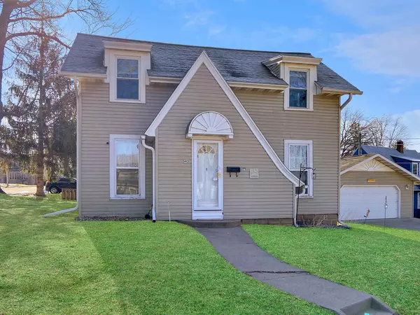 40 N 12TH STREET, Clintonville, WI 54929