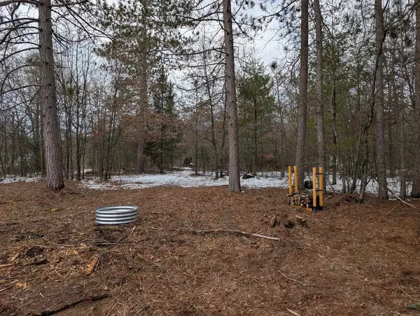 W8890 MANOR LANE, Crivitz, WI 54114