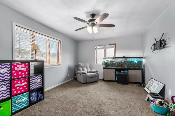 New London, WI 54961,512 OAKRIDGE LANE