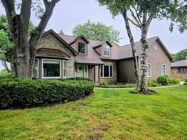 2015 HICKORY LANE, Oshkosh, WI 54901