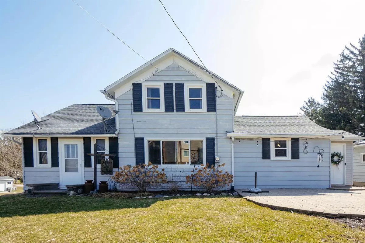 Mount Calvary, WI 53057,213 DIX ROAD