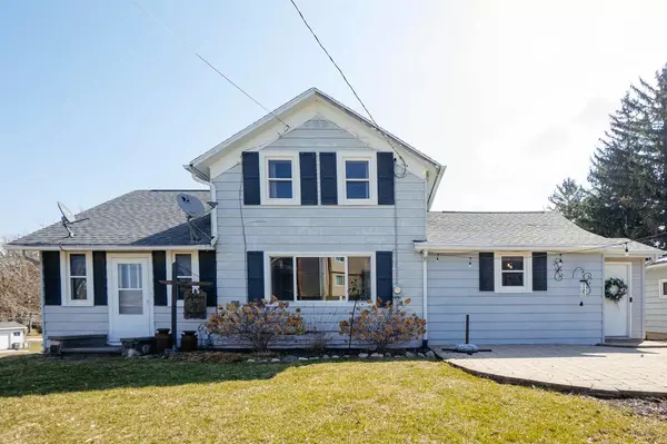 213 DIX ROAD, Mount Calvary, WI 53057