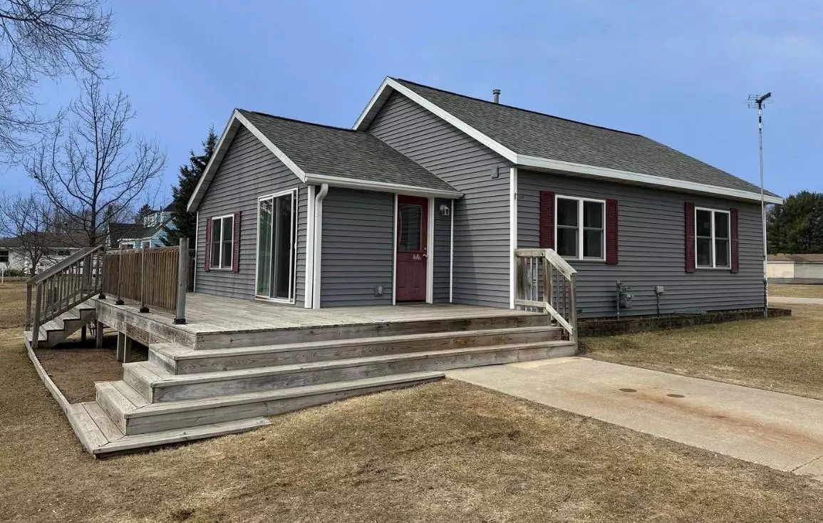 Crivitz, WI 54114,801 FRITZIE AVENUE