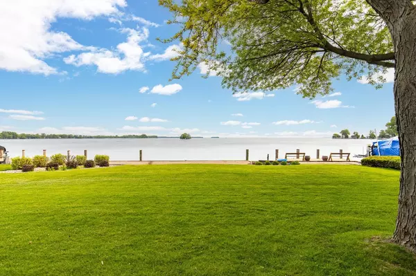 Oshkosh, WI 54901,2136 WHITE SWAN DRIVE