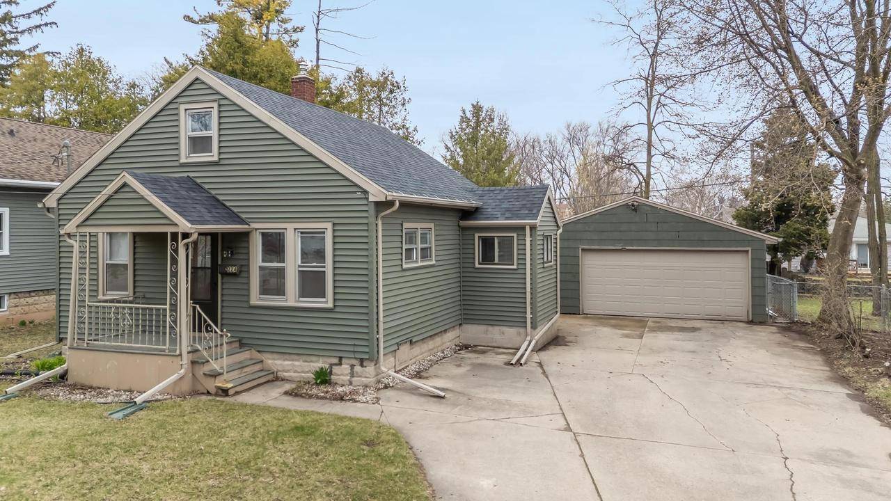 224 E HARDING DRIVE, Appleton, WI 54915