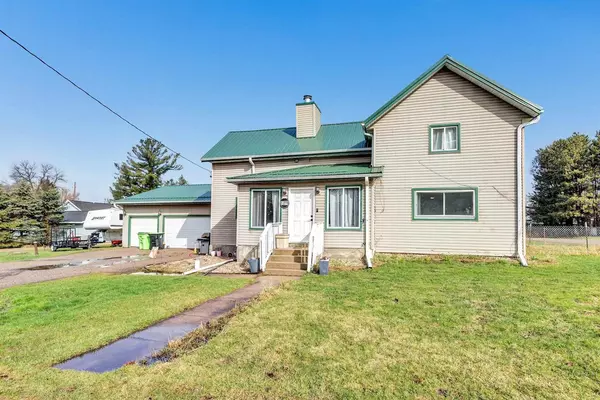 N7553 CHURCH STREET, Manawa, WI 54949