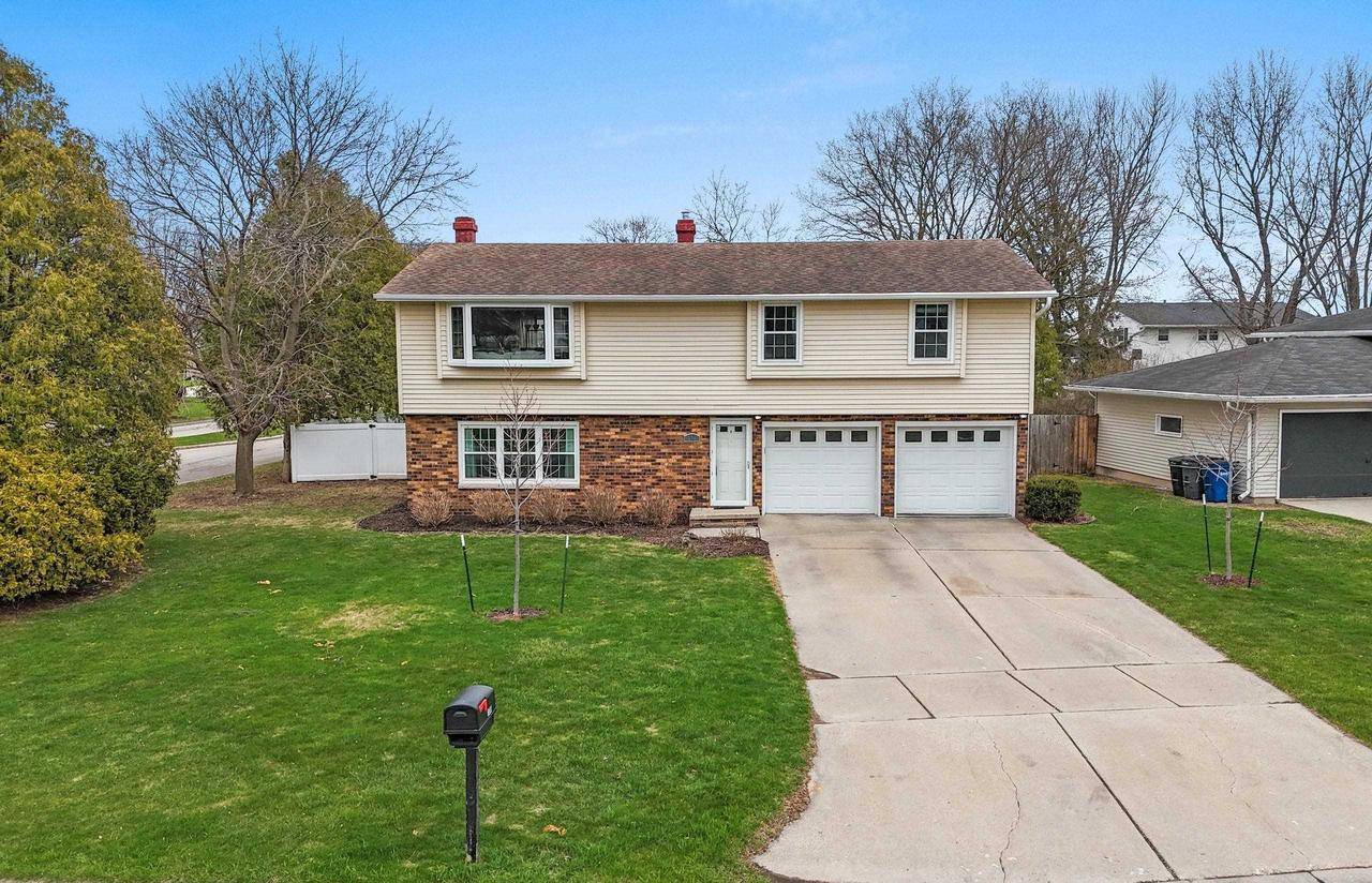 736 JAMESTOWN COURT, Green Bay, WI 54301