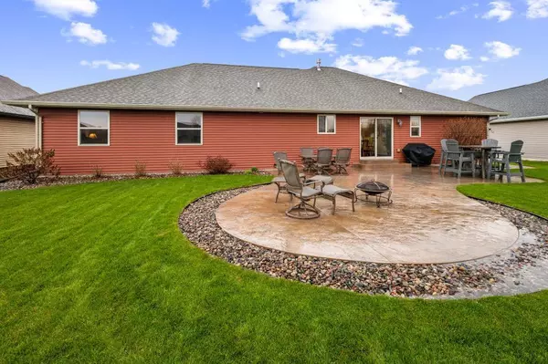 Menasha, WI 54952,907 LOTUS TRAIL