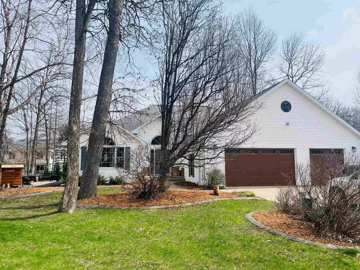 Waupaca, WI 54981,714 SUNSET COURT