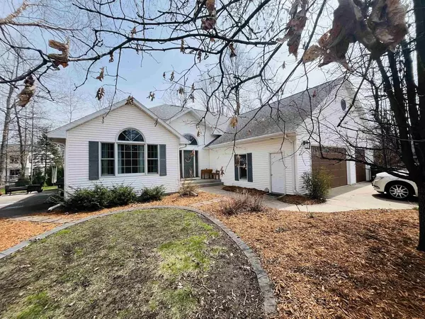 Waupaca, WI 54981,714 SUNSET COURT