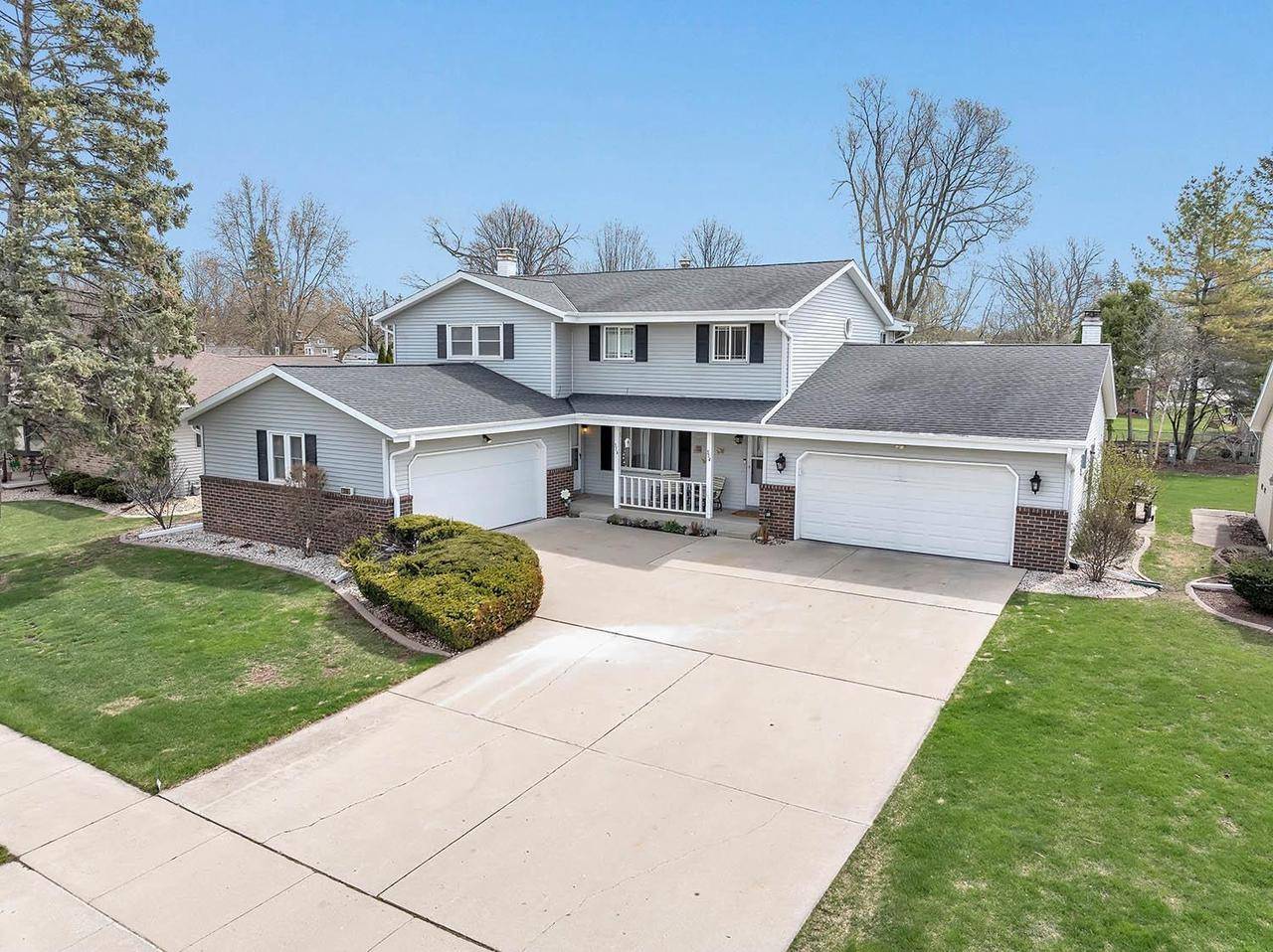 Green Bay, WI 54303,516 SILVER SPRING DRIVE