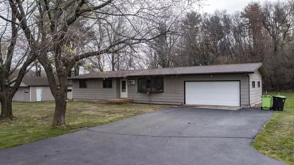 N2612 COUNTY ROAD E, Waupaca, WI 54981