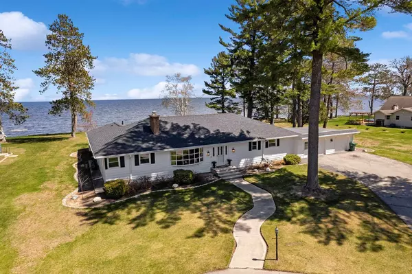 Marinette, WI 54143,N1768 SHORE DRIVE