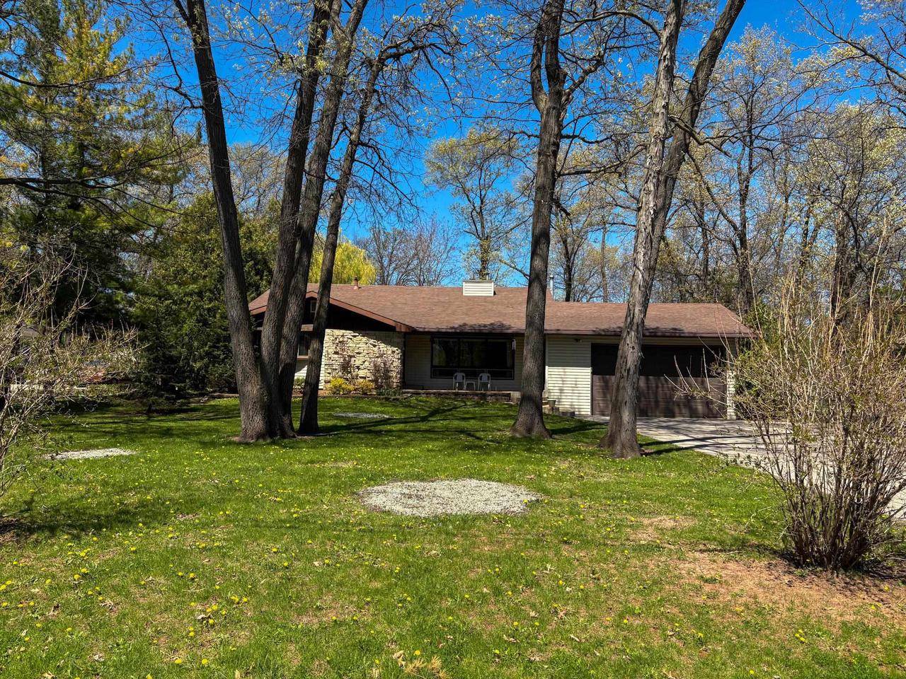 2900 MANOR DRIVE, Oshkosh, WI 54904