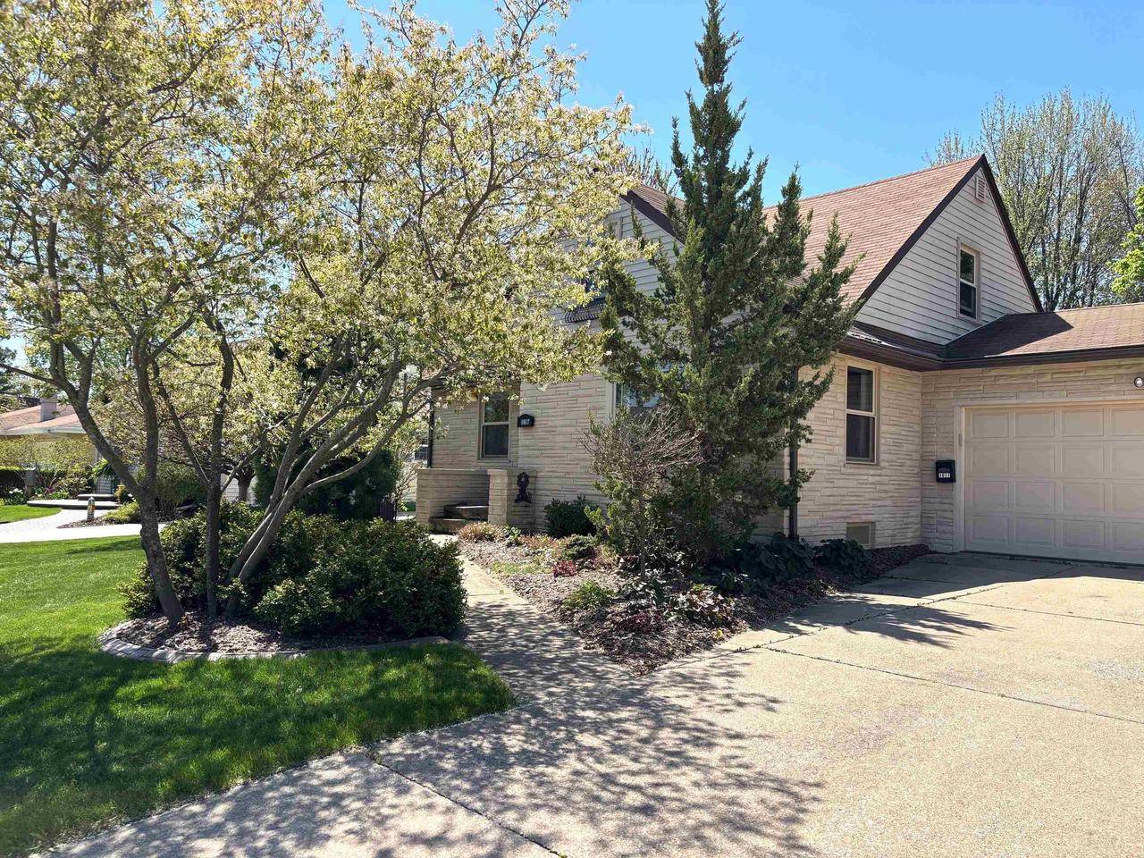 1017 BUCHANAN STREET, Little Chute, WI 54140