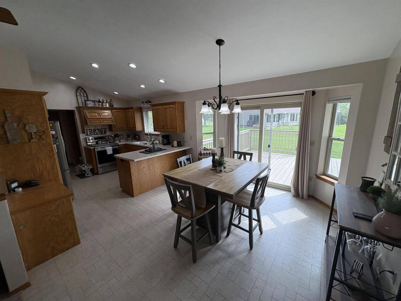 Cecil, WI 54111,370 HOGAN COURT