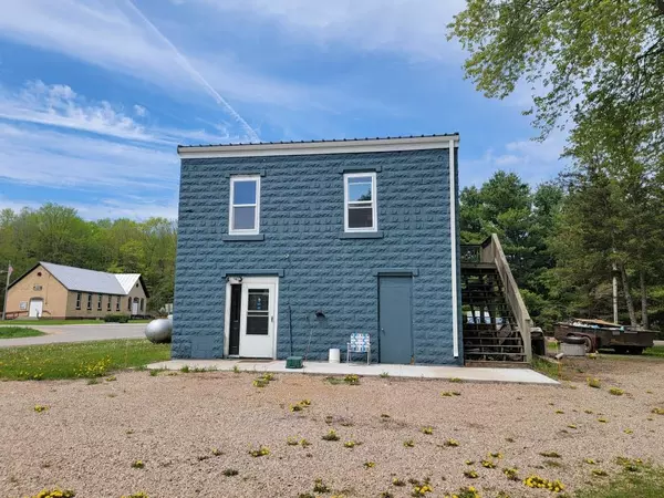 Oconto Falls, WI 54154,9106 COUNTY RD B