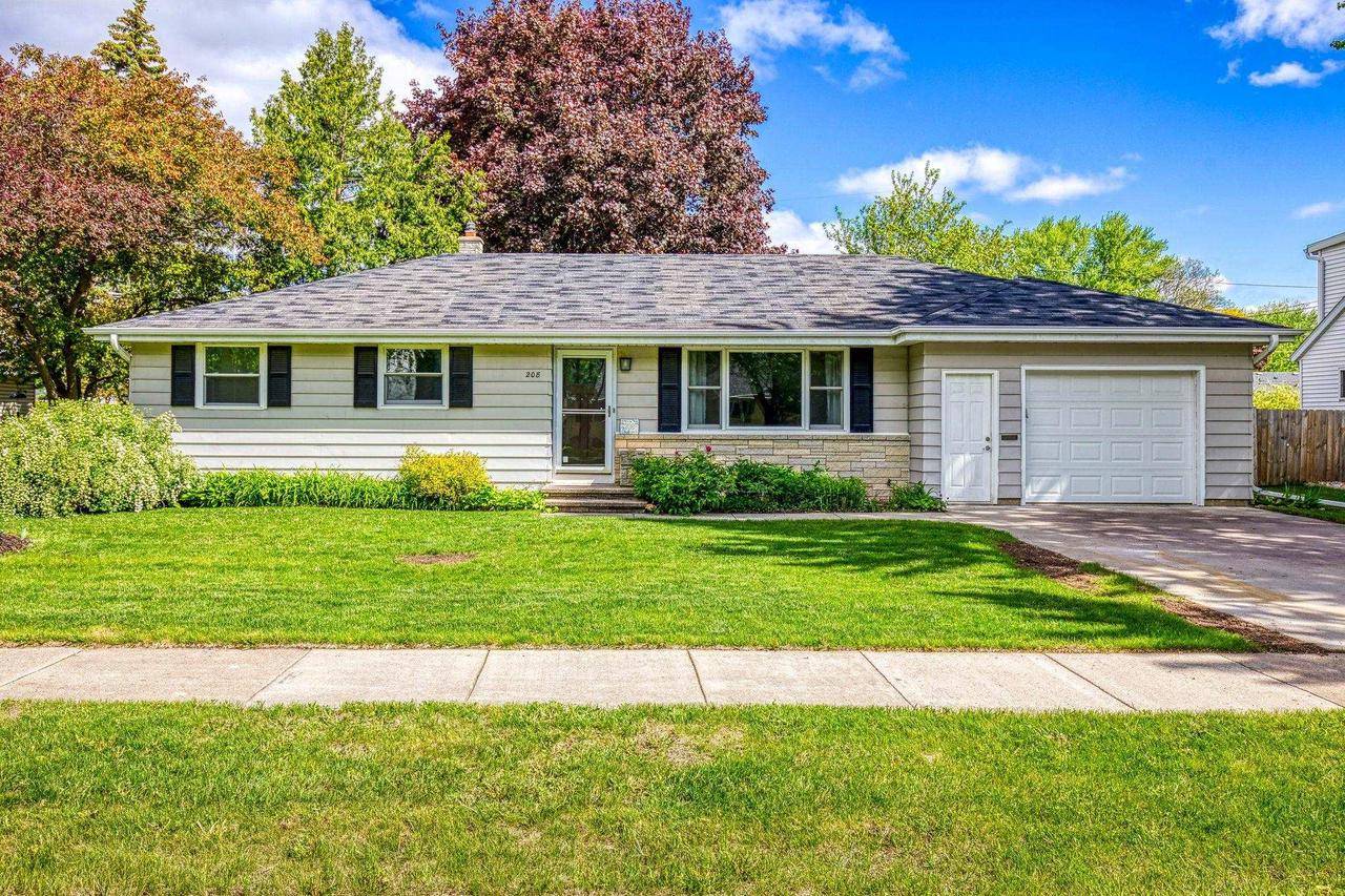 208 EDGEWOOD DRIVE, Neenah, WI 54956